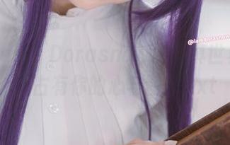 探索Sally Dorasnow的写真世界，独自占有你的心与图包.txt